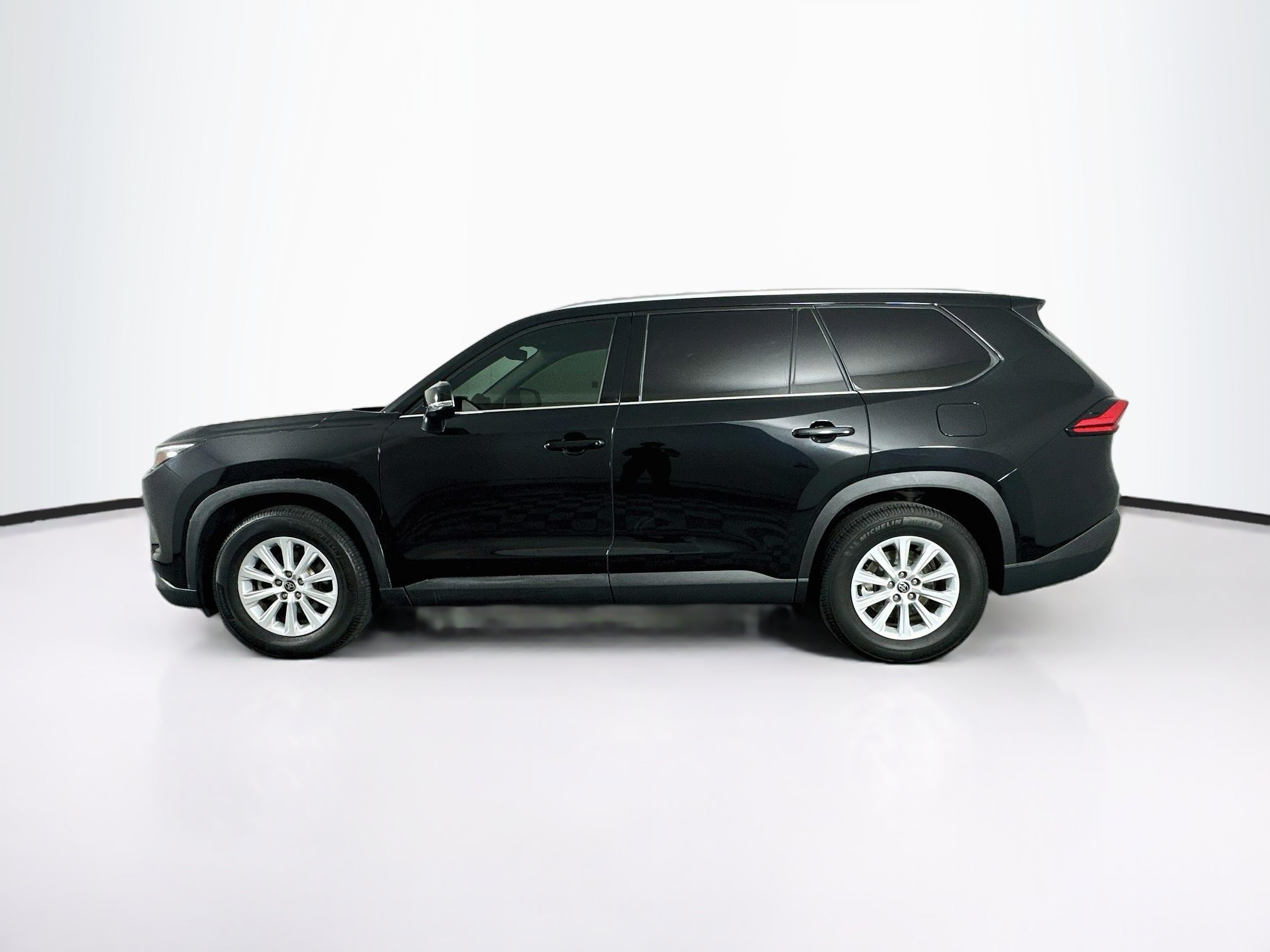 Used 2024 Toyota Grand Highlander AWD image 4