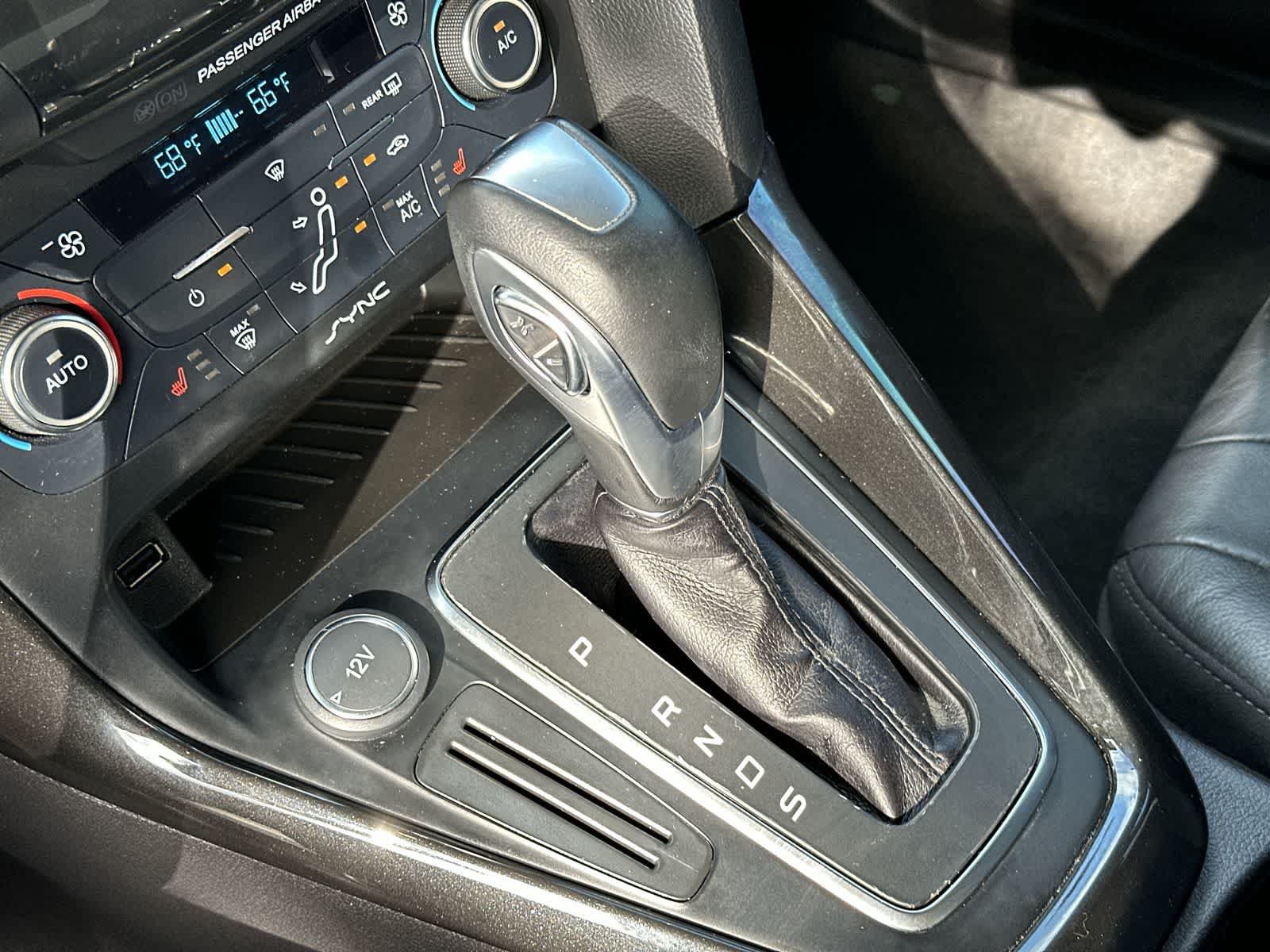 Used 2015 Ford Focus Titanium FWD image 22