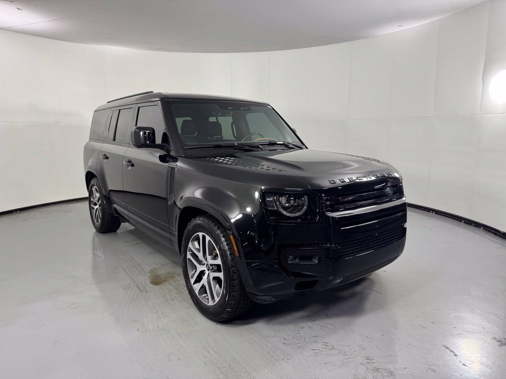Used 2024 Land Rover Defender 130 X-Dynamic SE AWD/4WD image 4