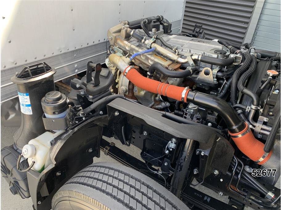 Used 2023 Isuzu NPR RWD image 17