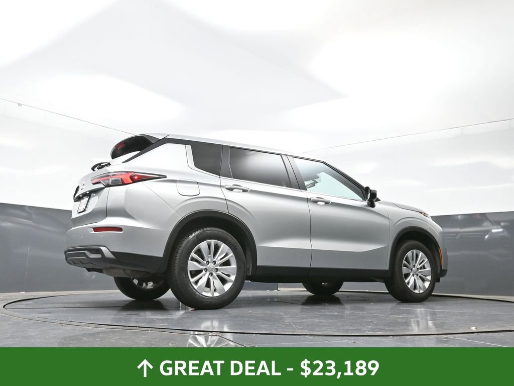 Used 2025 Mitsubishi Outlander ES image 48