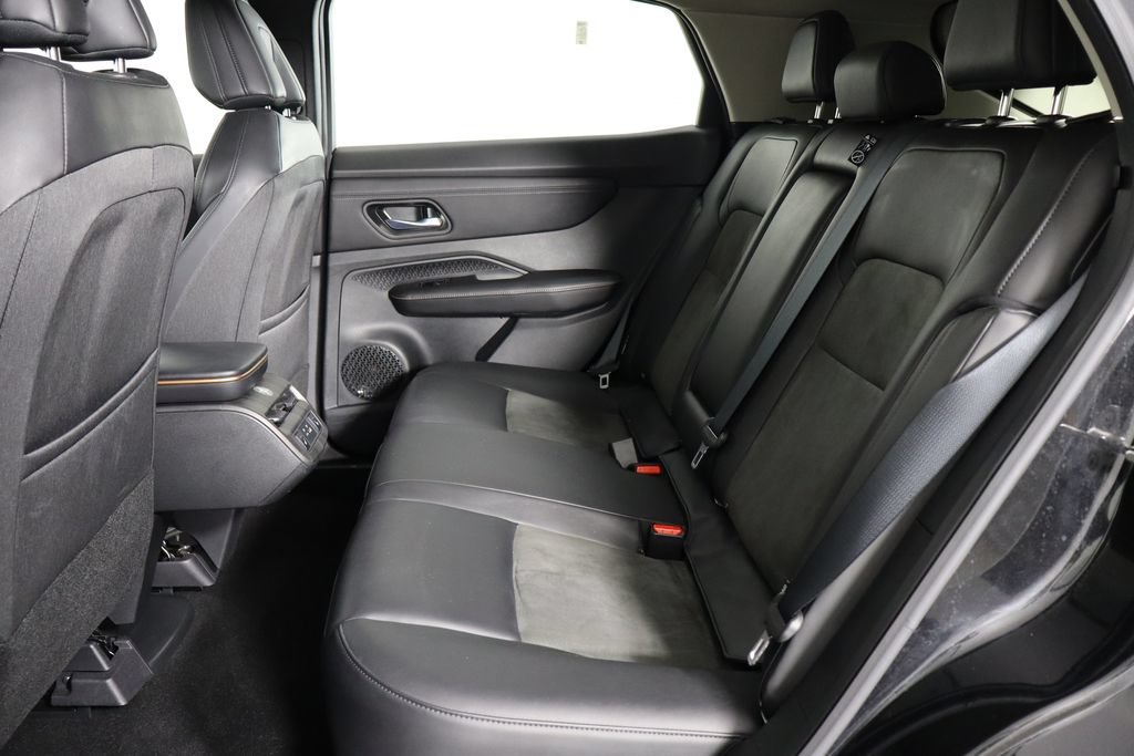 Used 2024 Nissan Ariya AWD image 16