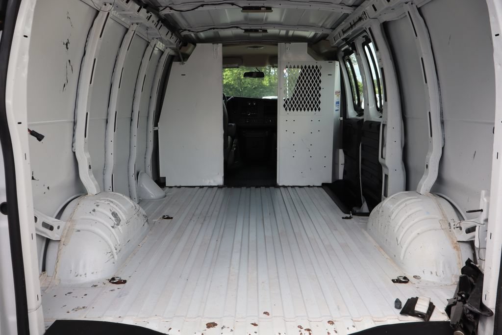 Used 2019 Chevrolet Express 2500 w/ Driver Convenience Package RWD image 4