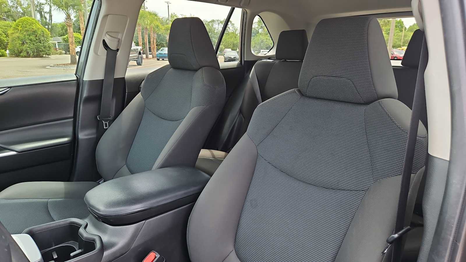 Used 2022 Toyota RAV4 LE AWD/4WD image 13