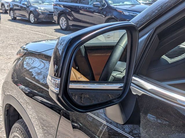 Used 2024 Toyota Highlander Platinum image 11