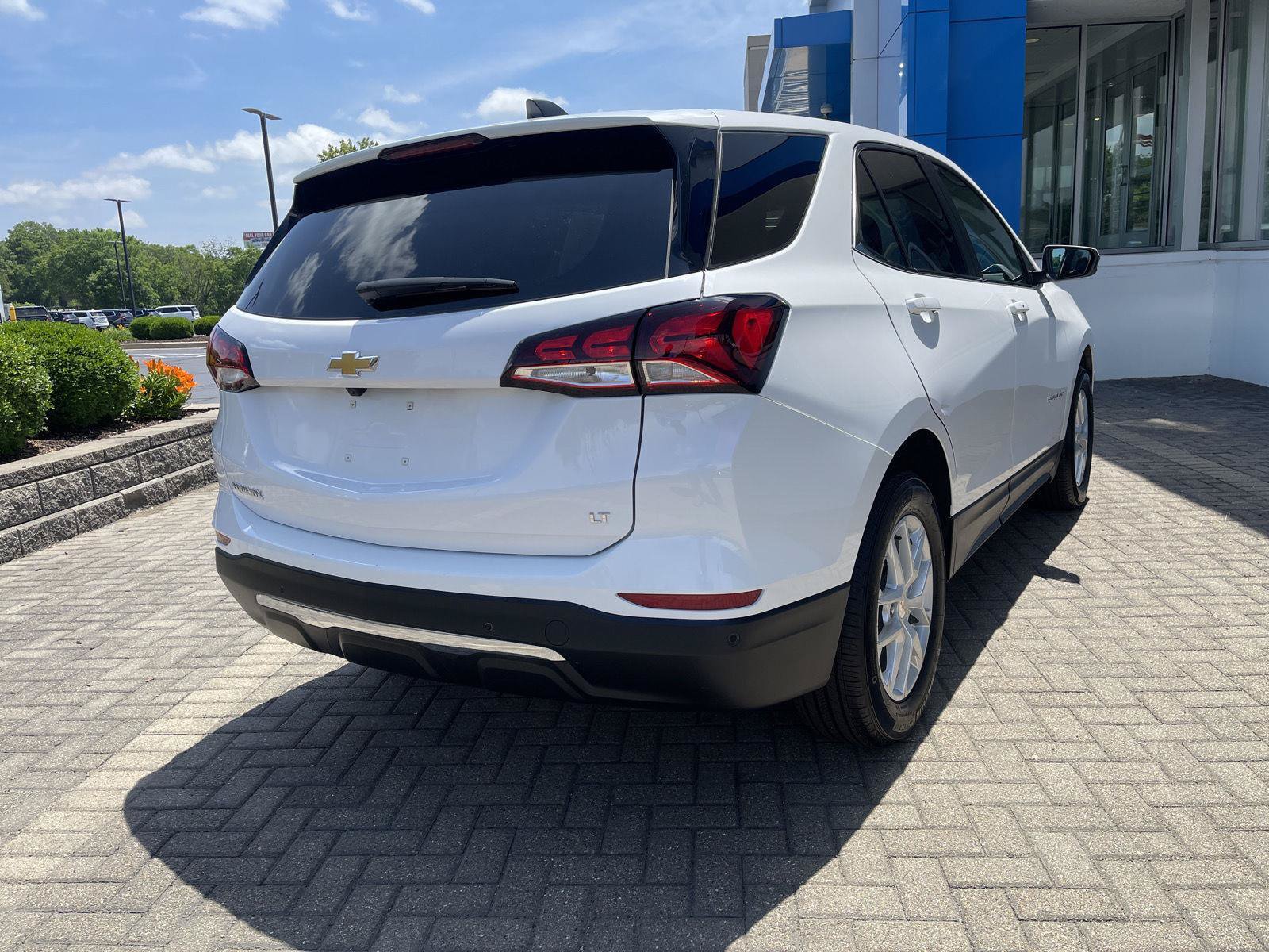 Used 2024 Chevrolet Equinox LT w/ LPO, Floor Liner Package FWD image 5