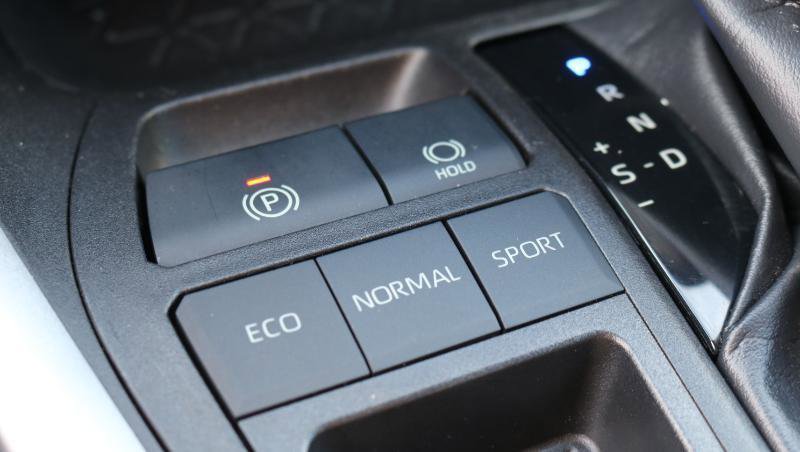 Used 2021 Toyota RAV4 LE image 15