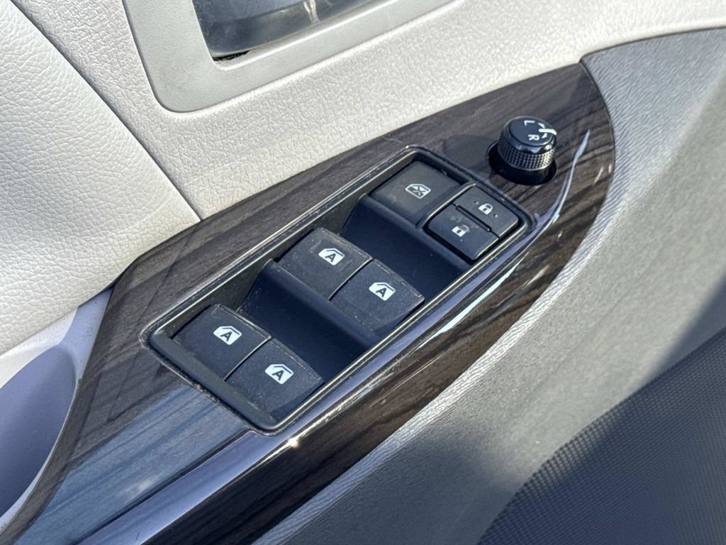 Used 2015 Toyota Sienna XLE AWD/4WD image 23