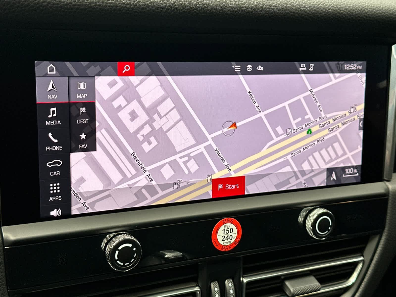 Certified 2025 Porsche Macan AWD/4WD image 21