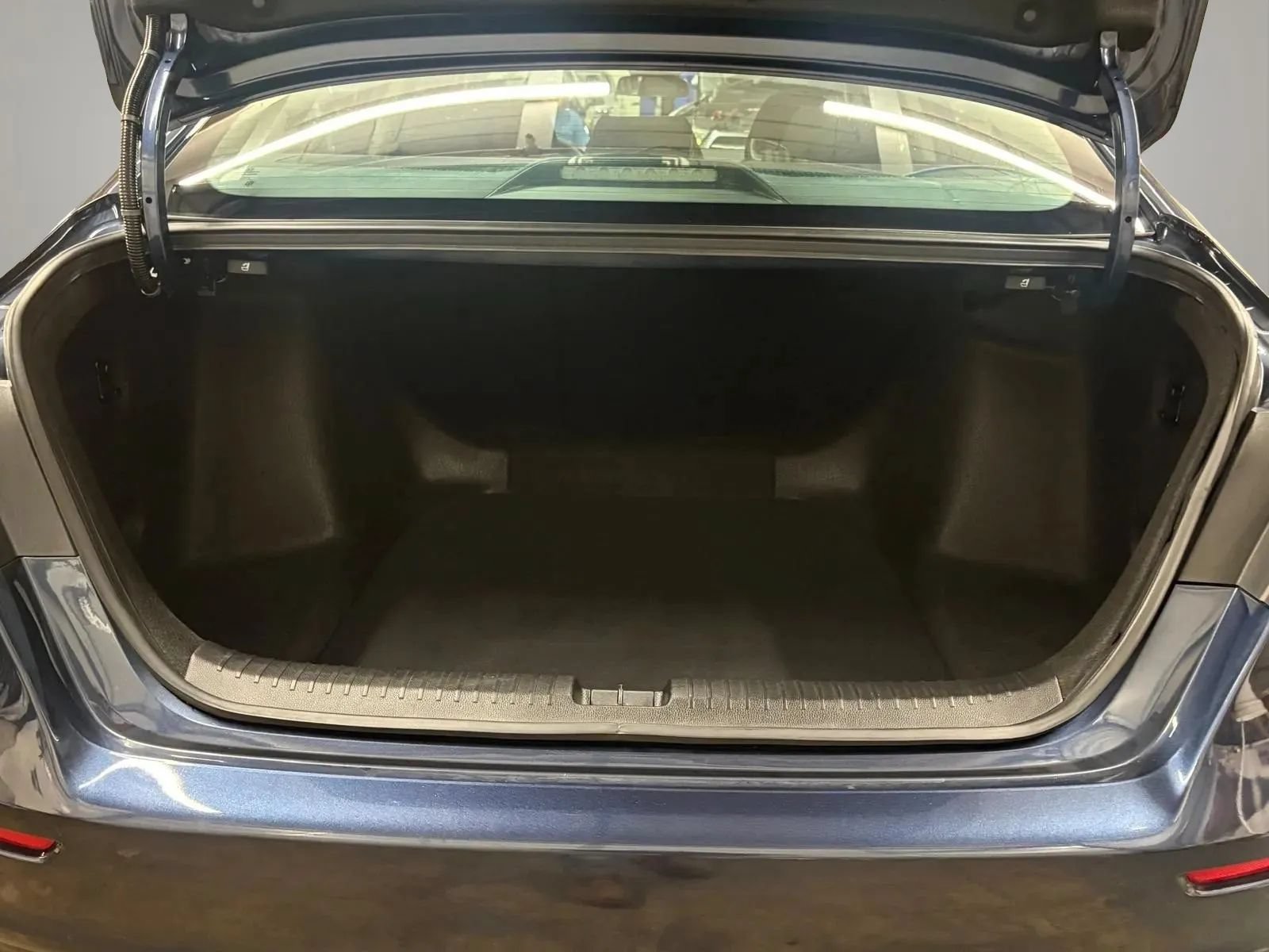 Used 2023 Honda Accord EX image 9