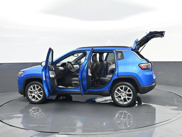 Used 2024 Jeep Compass Latitude w/ Sun and Sound Group AWD/4WD image 32