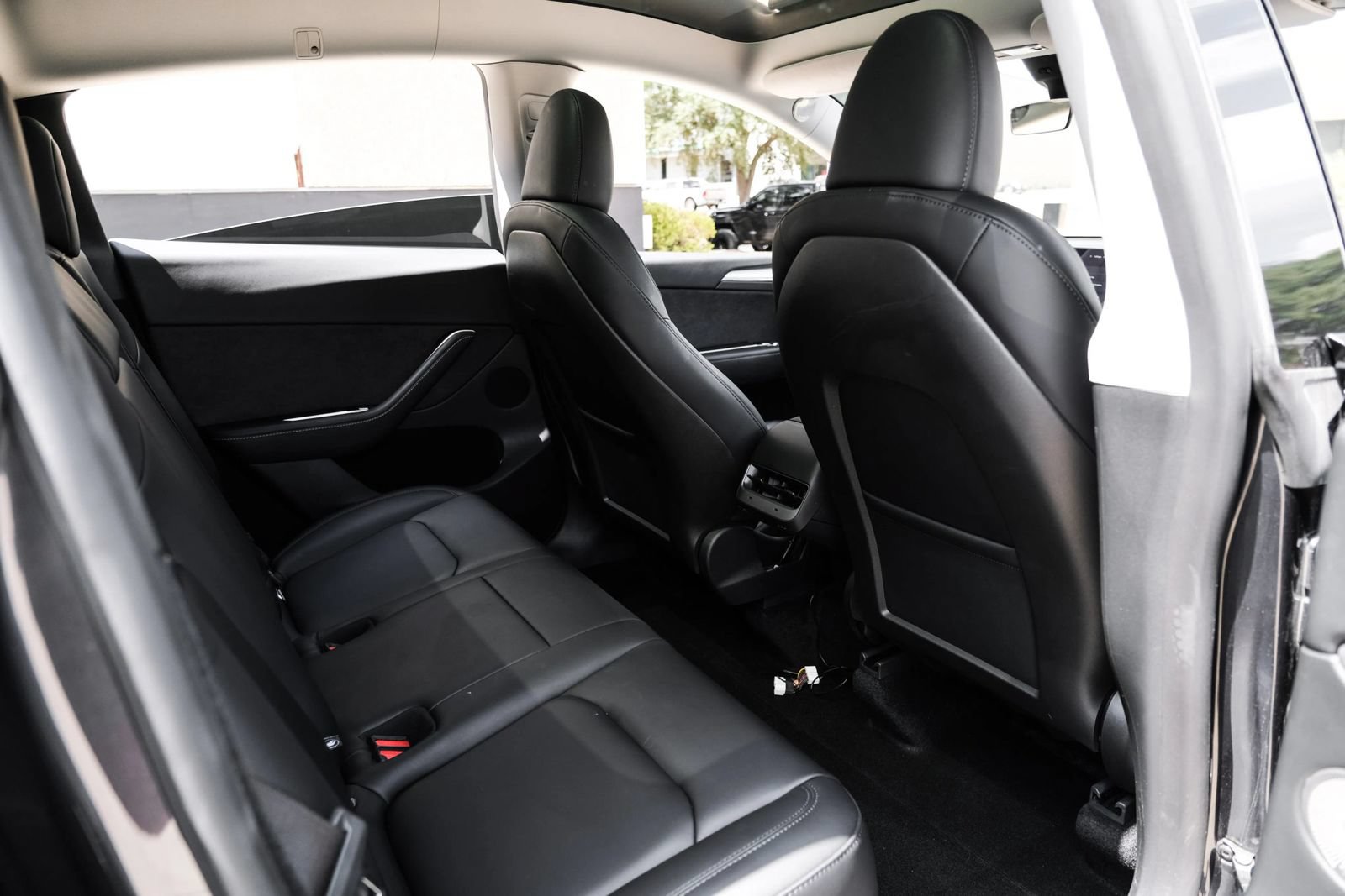 Used 2025 Tesla Model Y Long Range RWD image 34