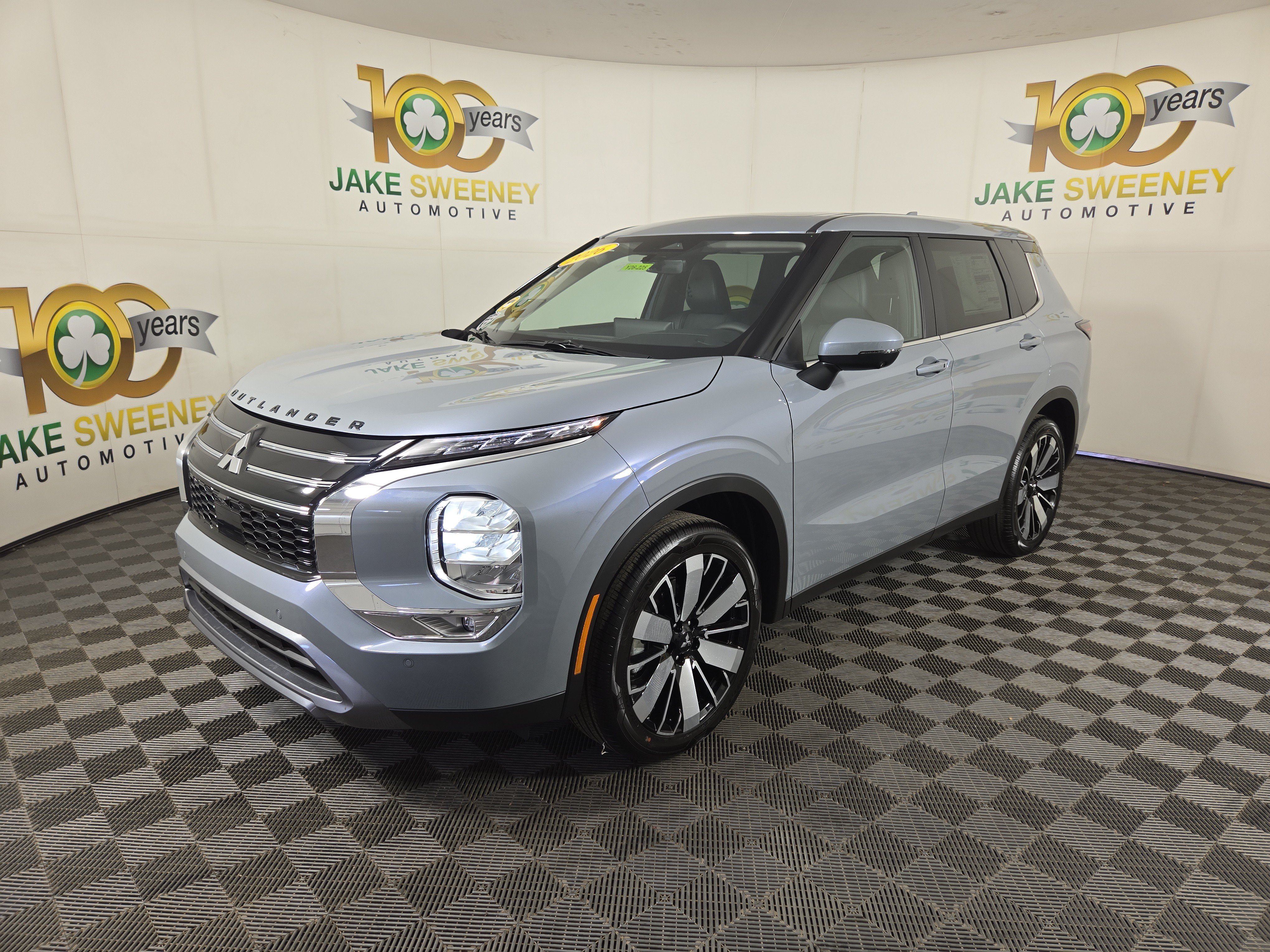New 2026 Mitsubishi Outlander SE FWD image 3