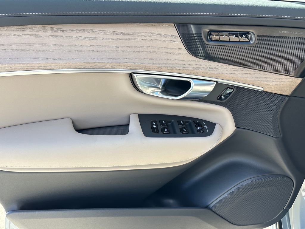 New 2026 Volvo XC90 B6 Plus w/ Protection Package Premier image 6