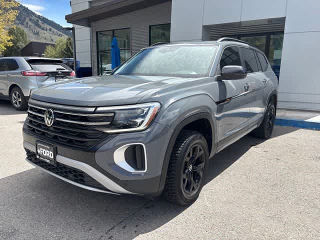 Used 2024 Volkswagen Atlas Peak Edition SE AWD/4WD image 3