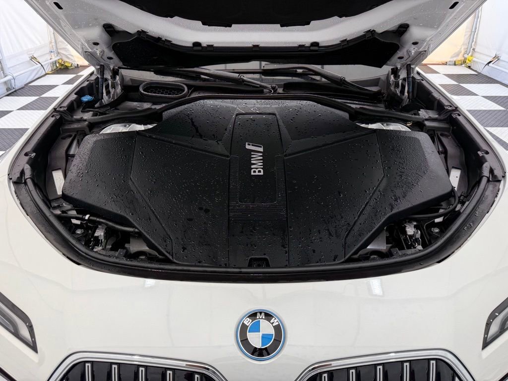 Used 2024 BMW i7 xDrive60 AWD/4WD image 9