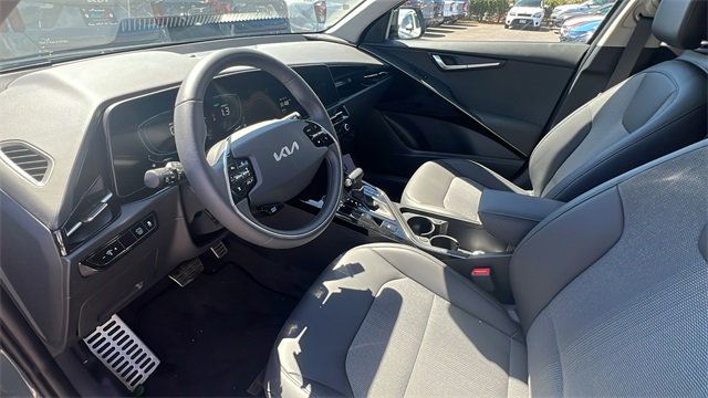 Used 2025 Kia Niro EX Touring image 11