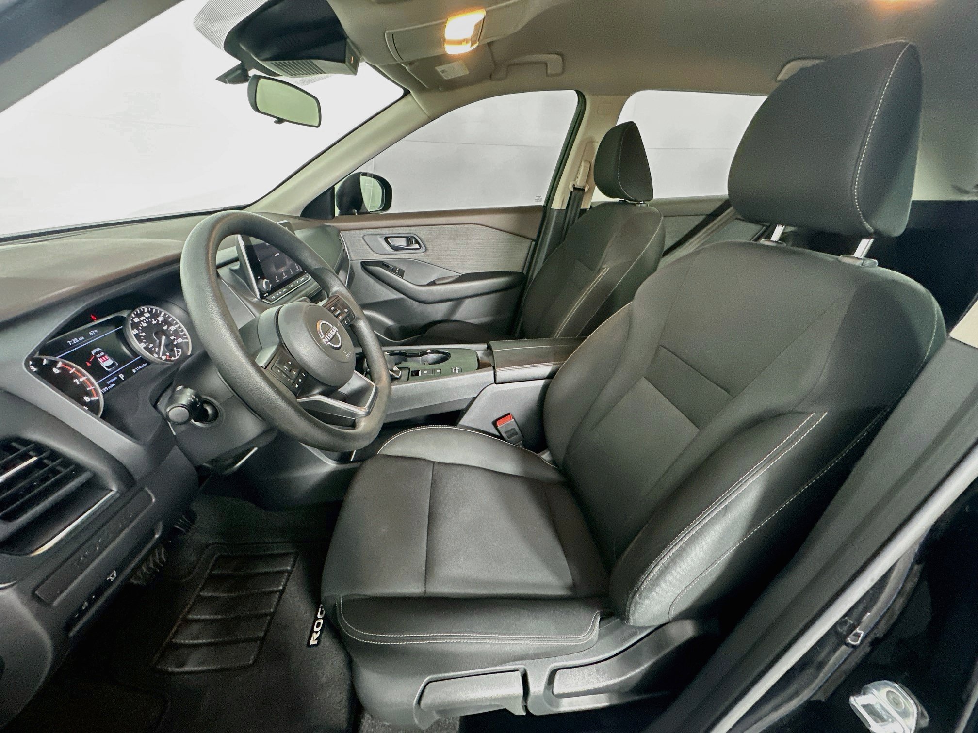 Used 2023 Nissan Rogue S FWD image 13