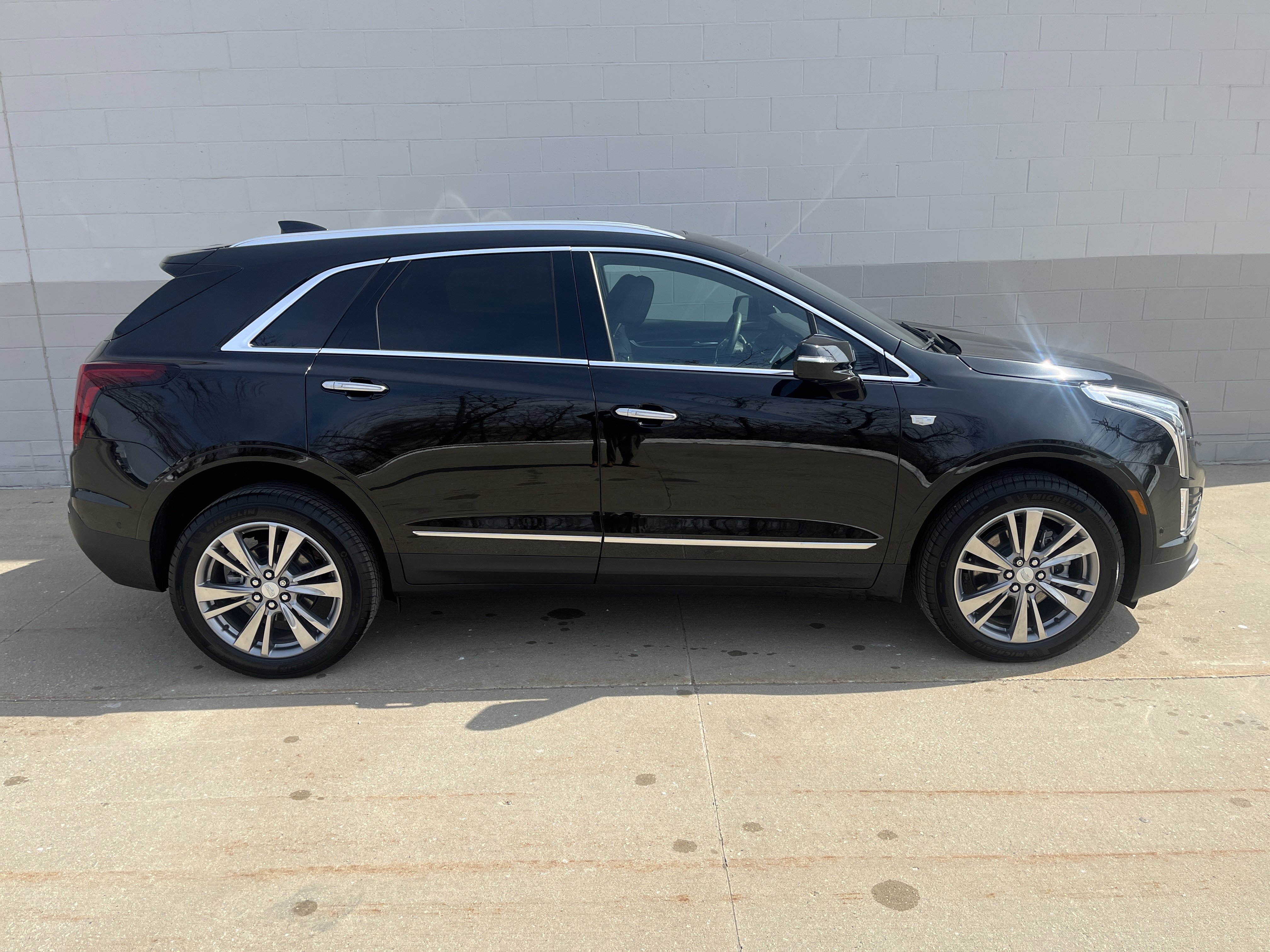 Used 2025 Cadillac XT5 Premium Luxury w/ Technology Package image 7
