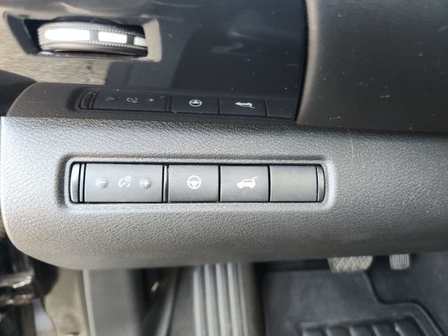 Used 2022 Nissan Pathfinder SV w/ SV Premium Package FWD image 29