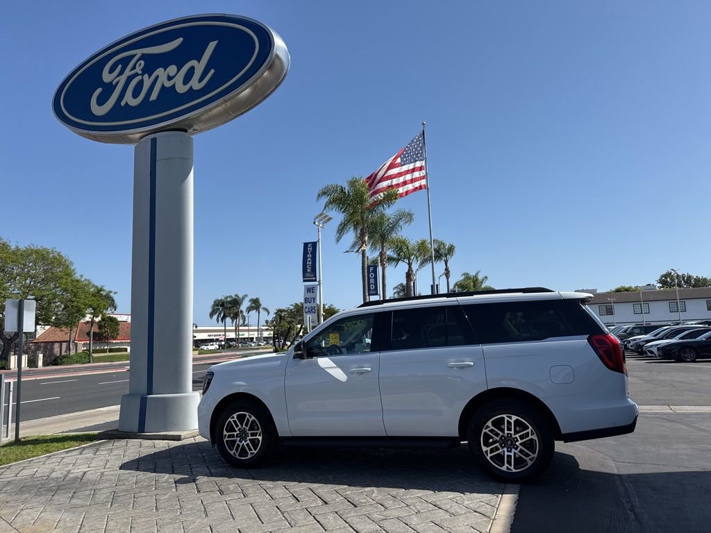 Used 2025 Ford Expedition Active AWD/4WD image 25