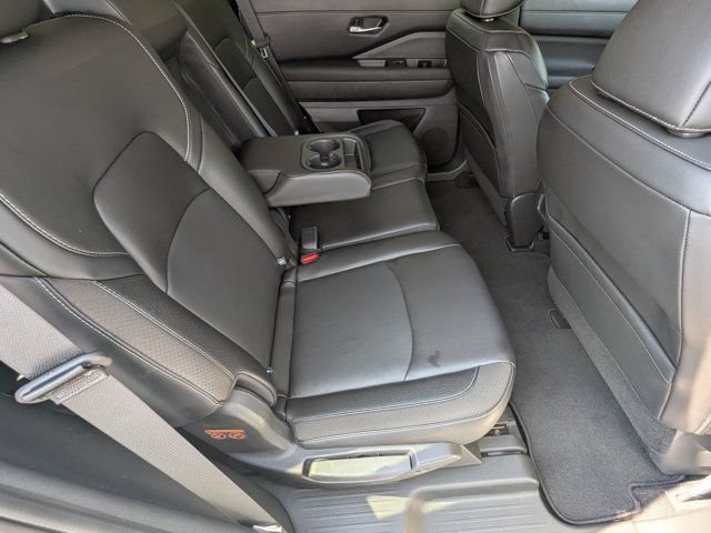 Used 2024 Nissan Pathfinder SL AWD/4WD image 14