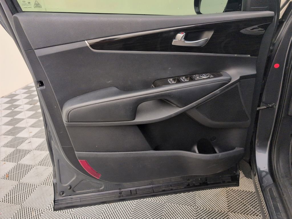 Used 2020 Kia Sorento LX FWD image 32