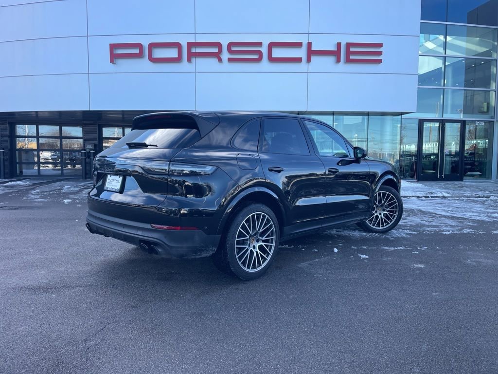 Certified 2023 Porsche Cayenne Platinum Edition image 11