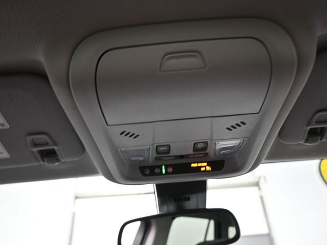 Used 2023 GMC Terrain SLE w/ Driver Convenience Package image 12