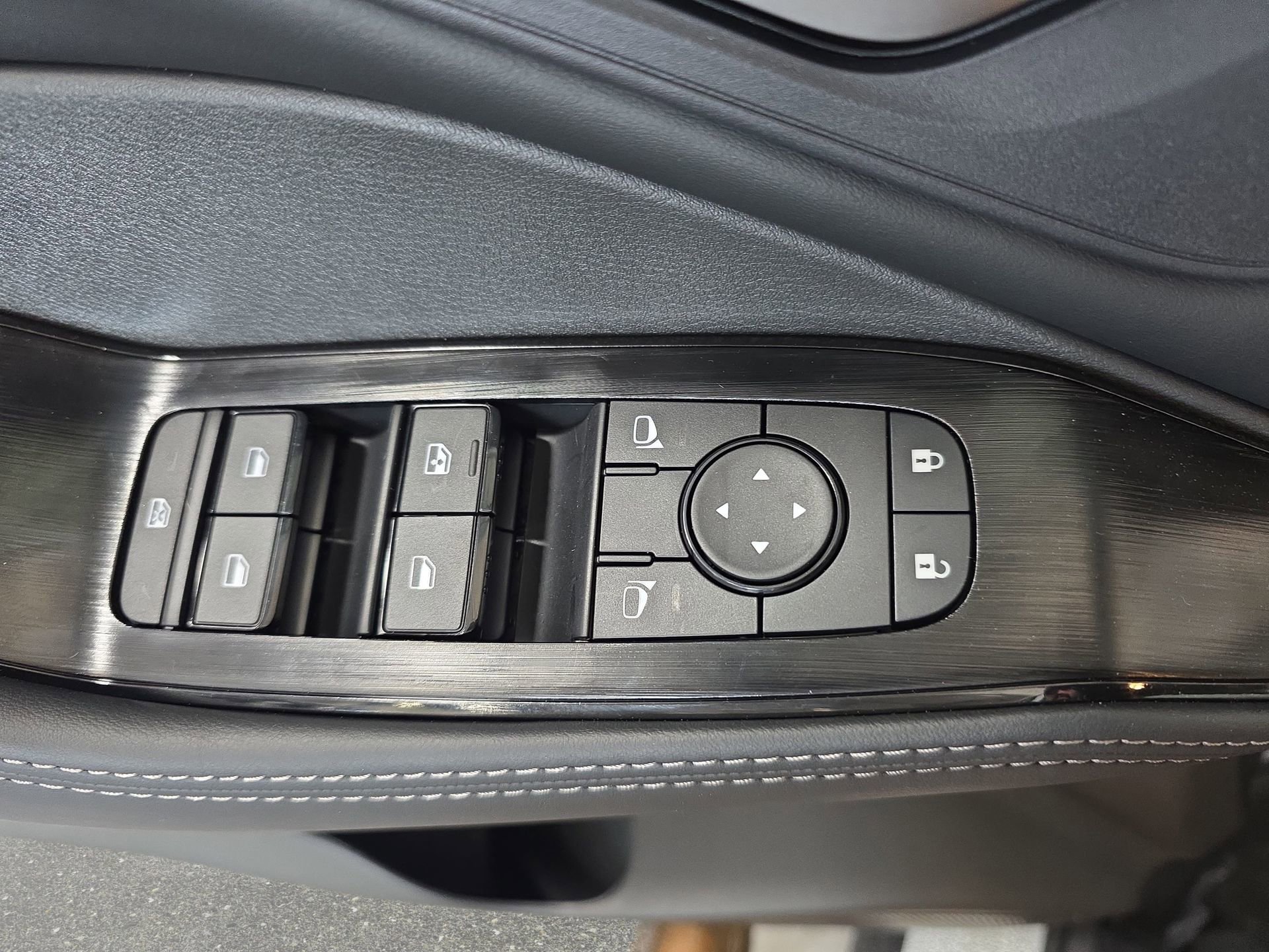 New 2026 Nissan Rogue SV w/ Cold Weather Package FWD image 27