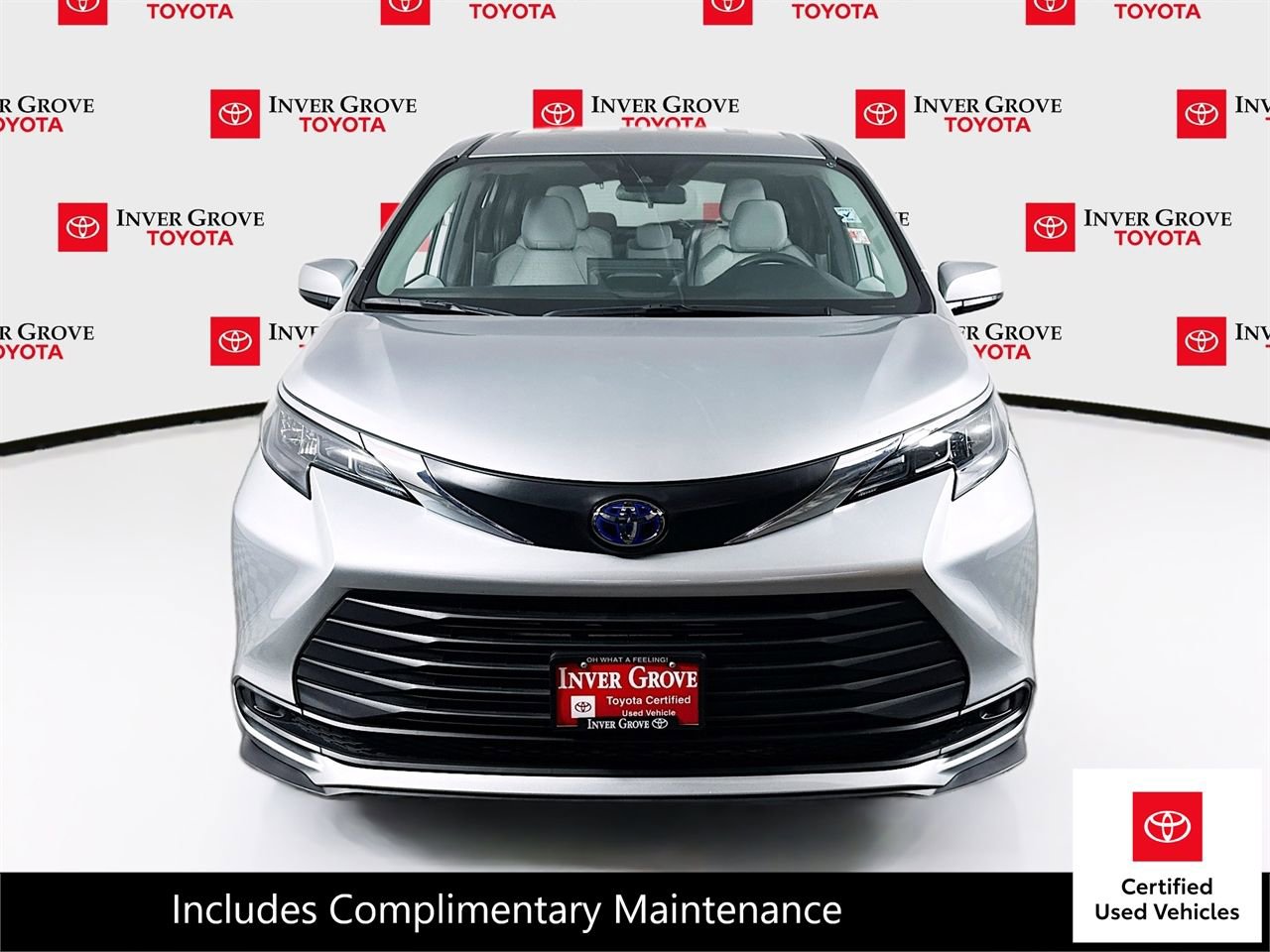 Certified 2025 Toyota Sienna LE image 2