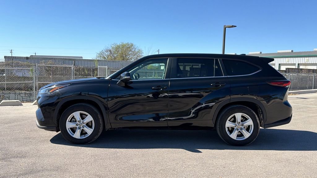 Certified 2025 Toyota Highlander LE image 10