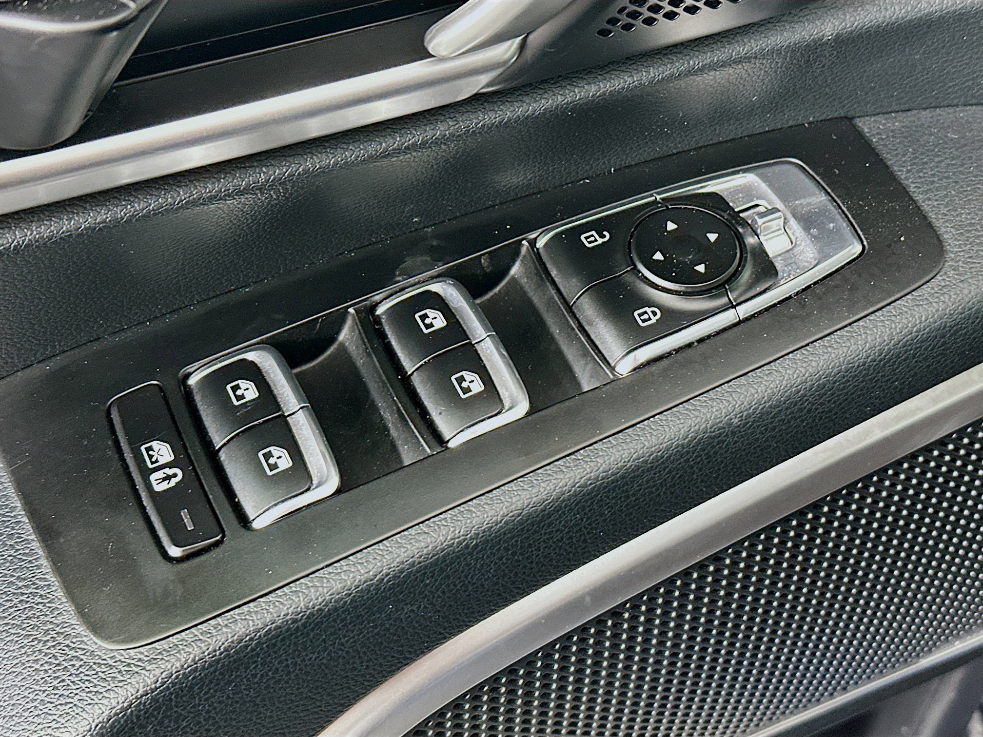 Used 2025 Kia Telluride S FWD image 15