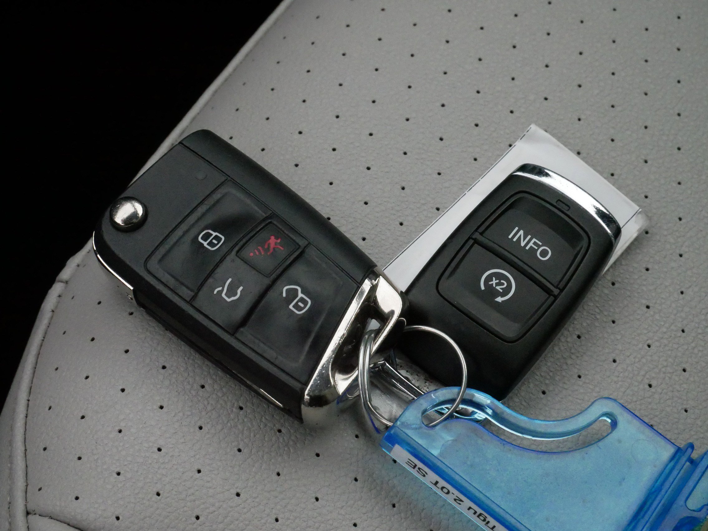 Used 2021 Volkswagen Tiguan SE w/ Panoramic Sunroof Package image 33