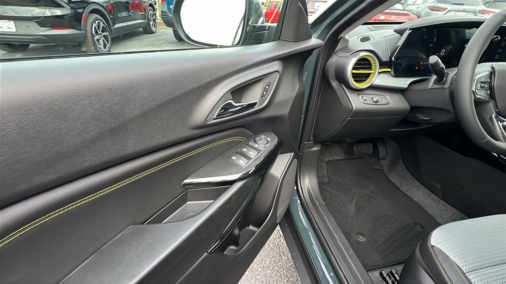 New 2026 Chevrolet Trax LT w/ LT Convenience Package image 12