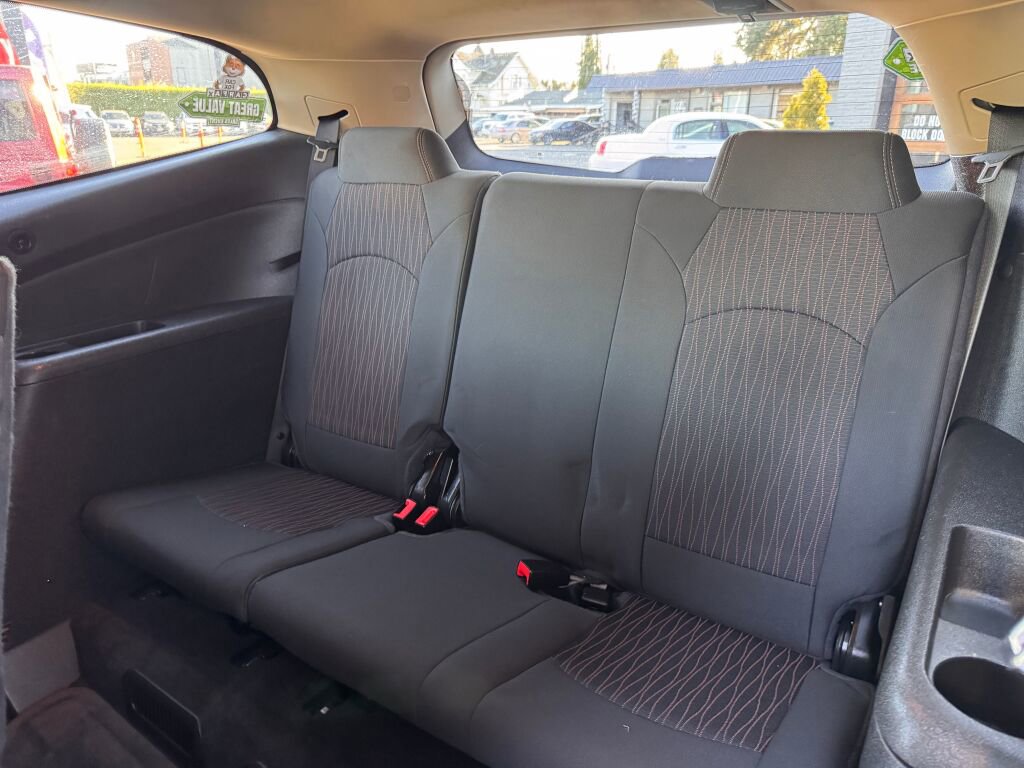 Used 2016 Chevrolet Traverse LT image 19