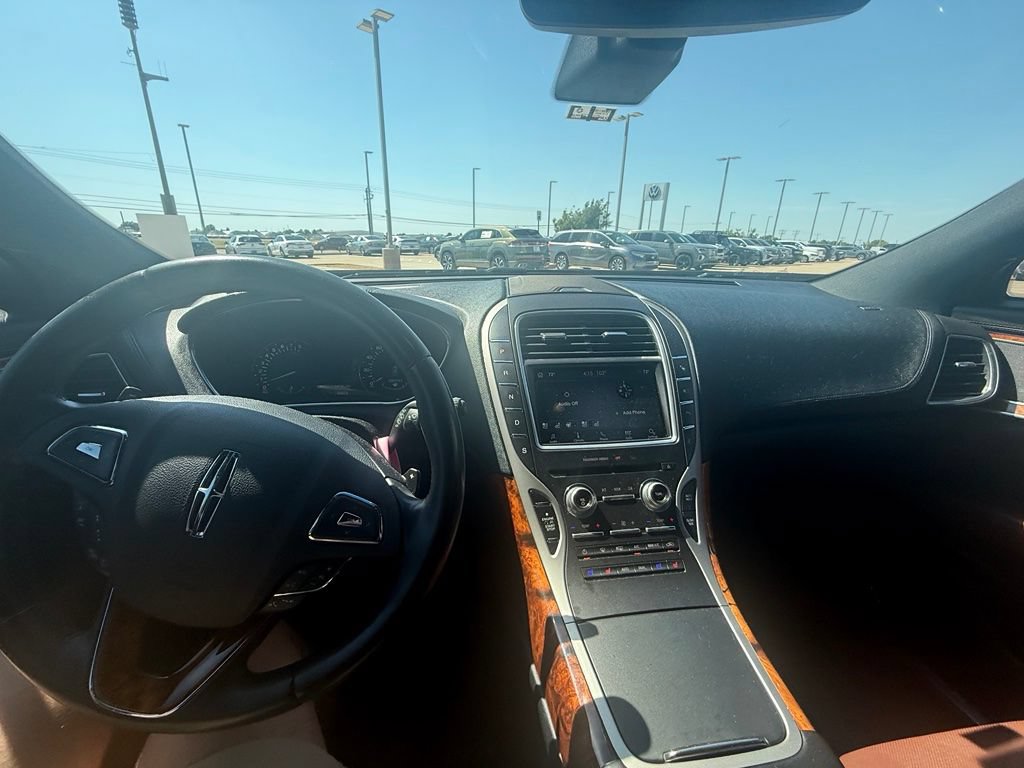 Used 2016 Lincoln MKX Reserve w/ Technology Package FWD image 11
