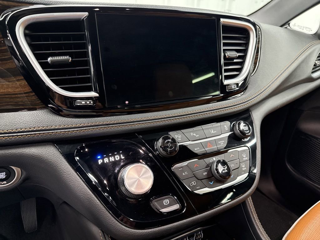 Used 2022 Chrysler Pacifica Pinnacle FWD image 24