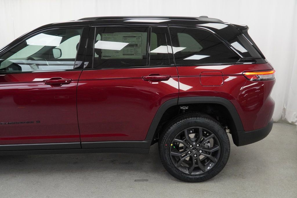 New 2025 Jeep Grand Cherokee Limited image 16