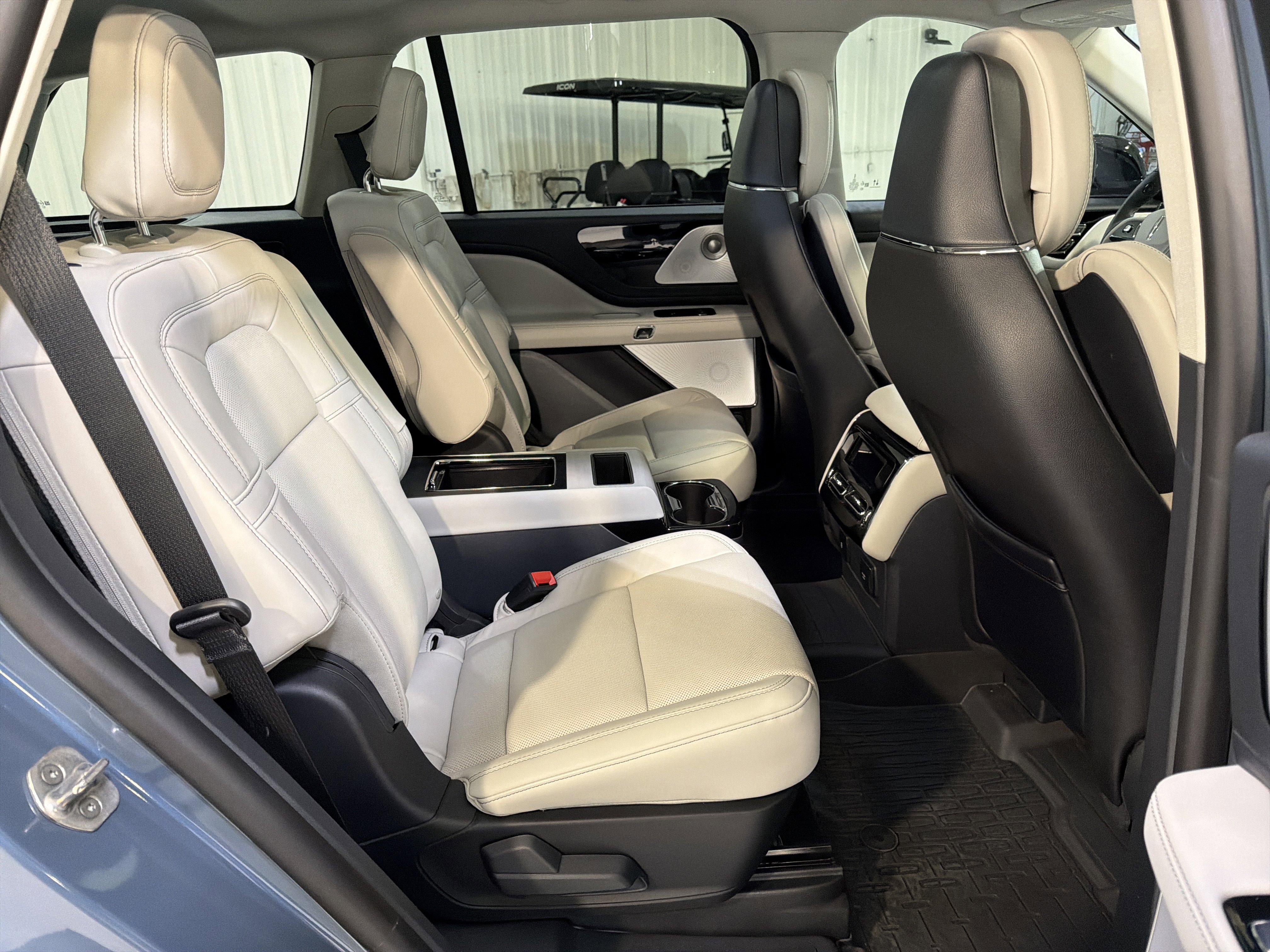 Used 2026 Lincoln Aviator Reserve AWD/4WD image 12