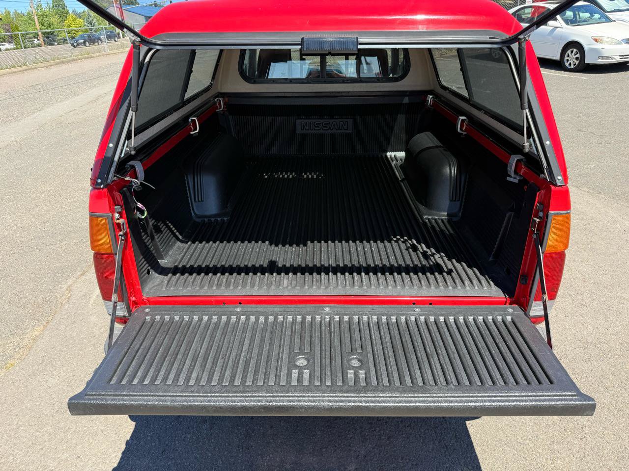 Used 1995 Nissan Pickup XE RWD image 15