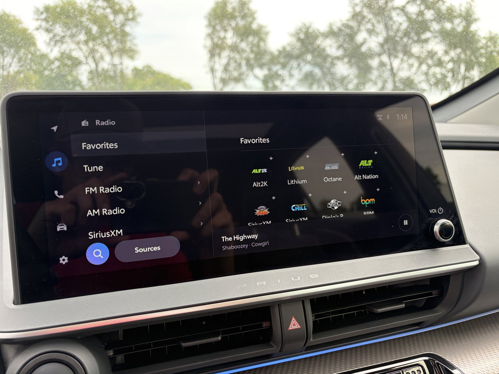 Used 2024 Toyota Prius XLE AWD/4WD image 17