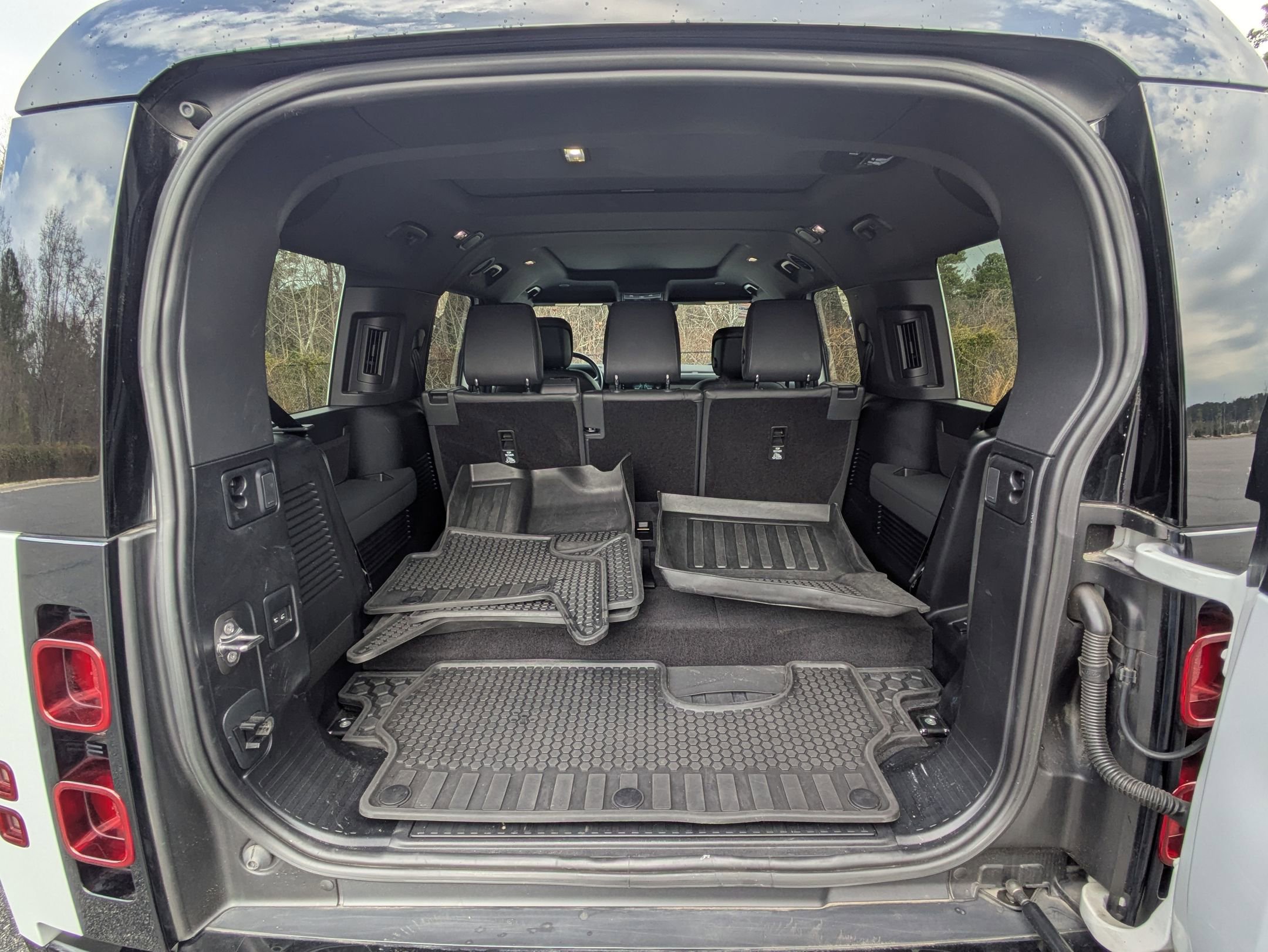 Certified 2023 Land Rover Defender 130 X-Dynamic SE image 28