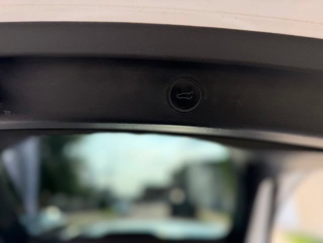 Used 2024 Tesla Model Y Performance AWD/4WD image 9