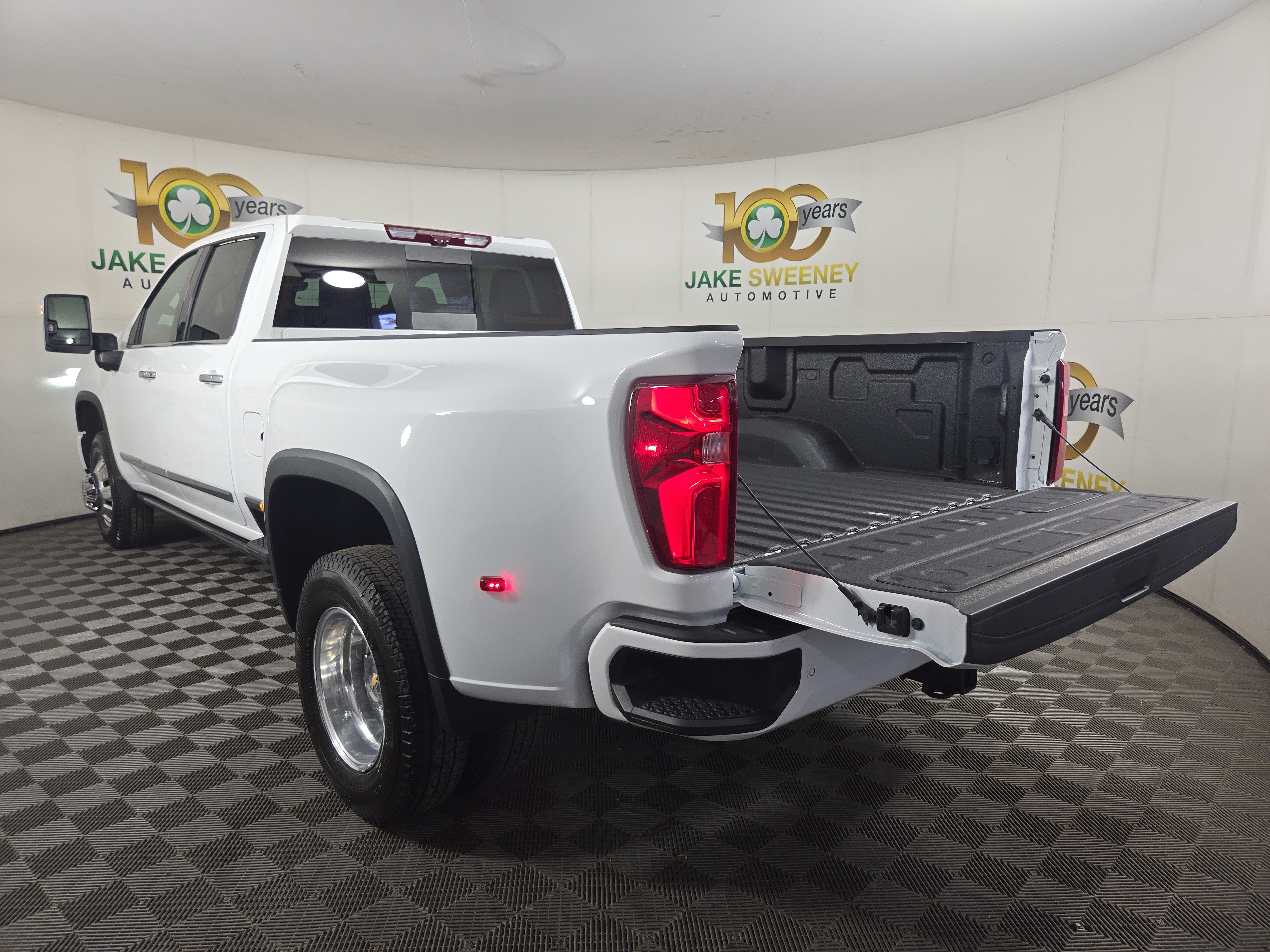Certified 2025 Chevrolet Silverado 3500 High Country w/ Technology Package AWD/4WD image 34