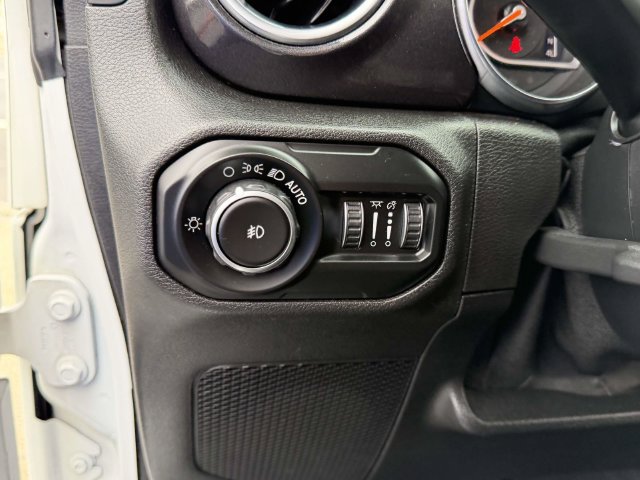 Used 2020 Jeep Wrangler Unlimited Sahara AWD/4WD image 18