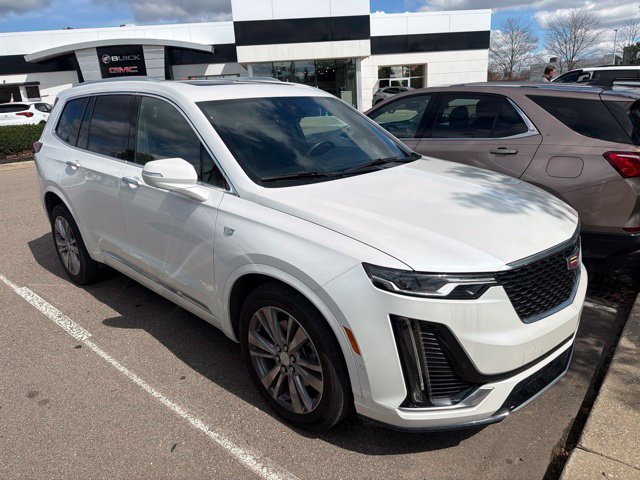 Used 2023 Cadillac XT6 Premium Luxury w/ Technology Package AWD/4WD image 2