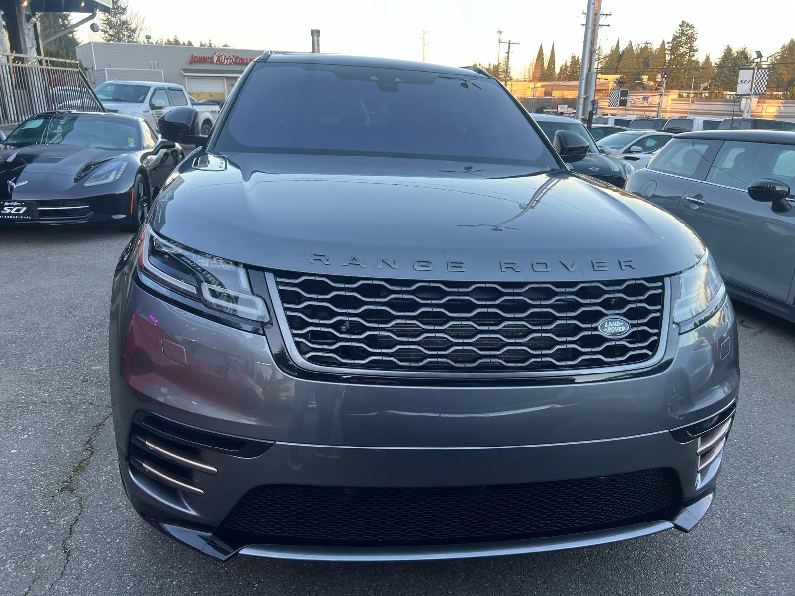 Used 2019 Land Rover Range Rover Velar R-Dynamic SE image 3