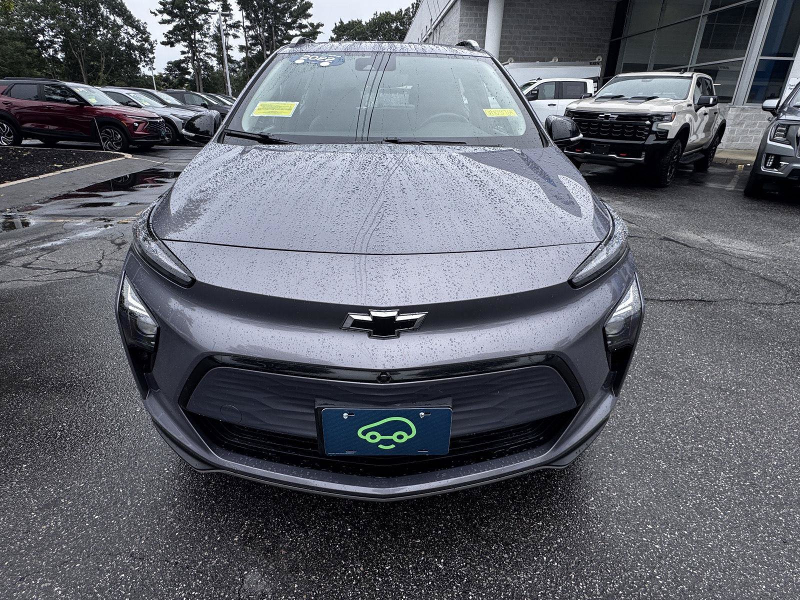 Used 2022 Chevrolet Bolt EUV Premier w/ Sun & Sound Package FWD image 2