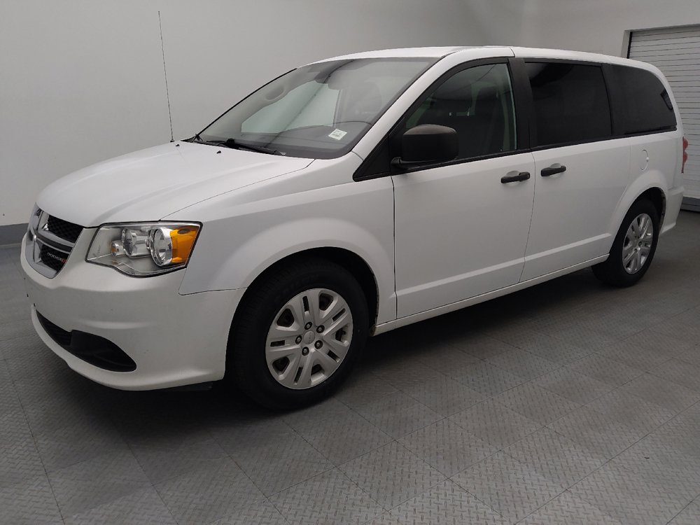 Used 2019 Dodge Grand Caravan SE w/ UConnect Hands-Free Group FWD image 2
